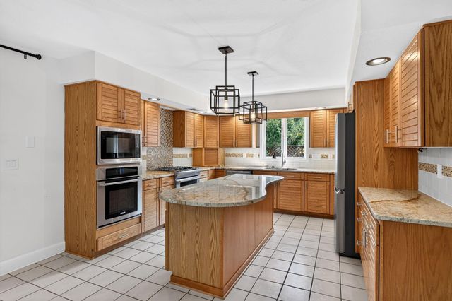 206 Baranof W, Westerville, OH 43081