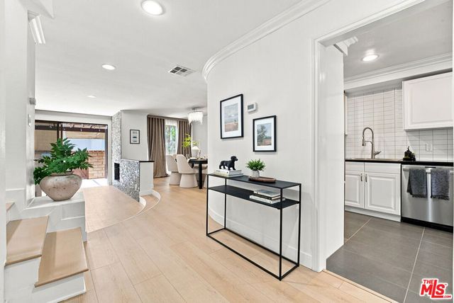 5243 Yarmouth Avenue 31, Encino, CA 91316