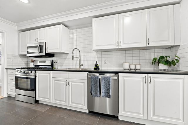 5243 Yarmouth Avenue 31, Encino, CA 91316