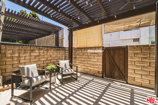5243 Yarmouth Avenue 31, Encino, CA 91316