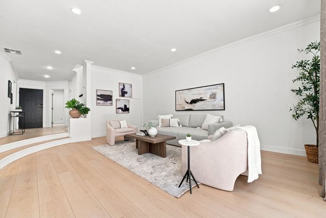 5243 Yarmouth Avenue 31, Encino, CA 91316