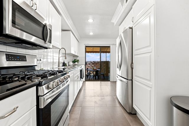 5243 Yarmouth Avenue 31, Encino, CA 91316
