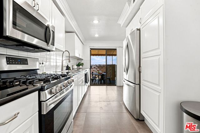 5243 Yarmouth Avenue 31, Encino, CA 91316
