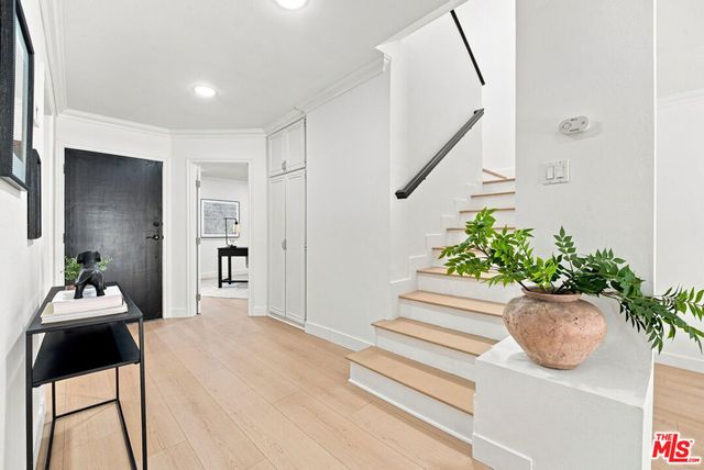 5243 Yarmouth Avenue 31, Encino, CA 91316