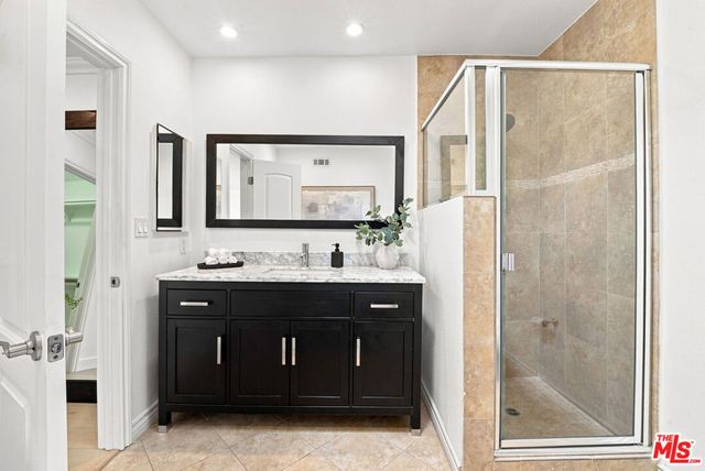 5243 Yarmouth Avenue 31, Encino, CA 91316