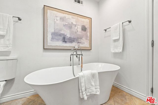 5243 Yarmouth Avenue 31, Encino, CA 91316