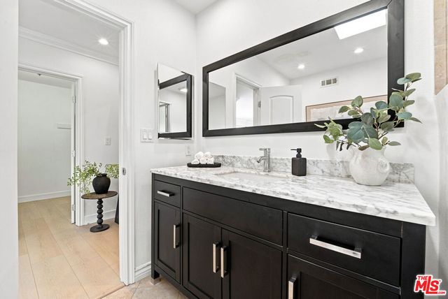 5243 Yarmouth Avenue 31, Encino, CA 91316