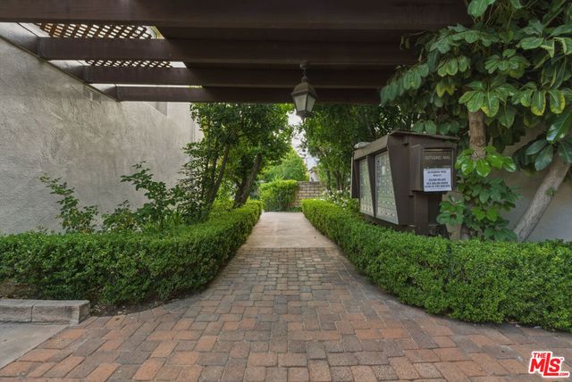 5243 Yarmouth Avenue 31, Encino, CA 91316