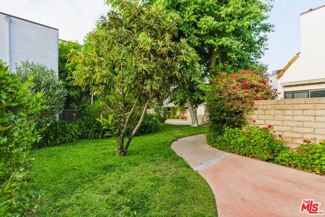 5243 Yarmouth Avenue 31, Encino, CA 91316