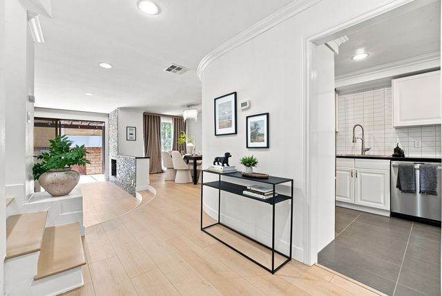 5243 Yarmouth Avenue 31, Encino, CA 91316