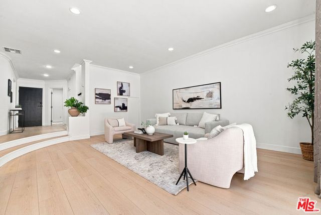 5243 Yarmouth Avenue 31, Encino, CA 91316