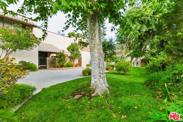 5243 Yarmouth Avenue 31, Encino, CA 91316