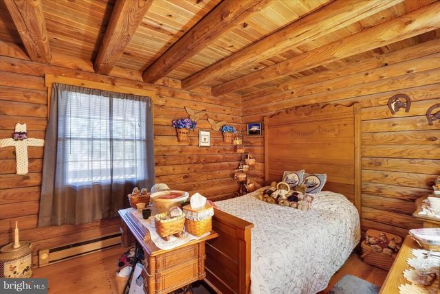 1067 HAMETOWN RD, Glen Rock, PA 17327