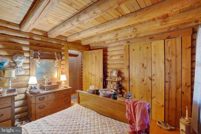 1067 HAMETOWN RD, Glen Rock, PA 17327