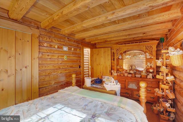 1067 HAMETOWN RD, Glen Rock, PA 17327