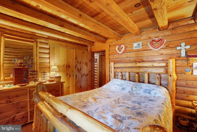 1067 HAMETOWN RD, Glen Rock, PA 17327