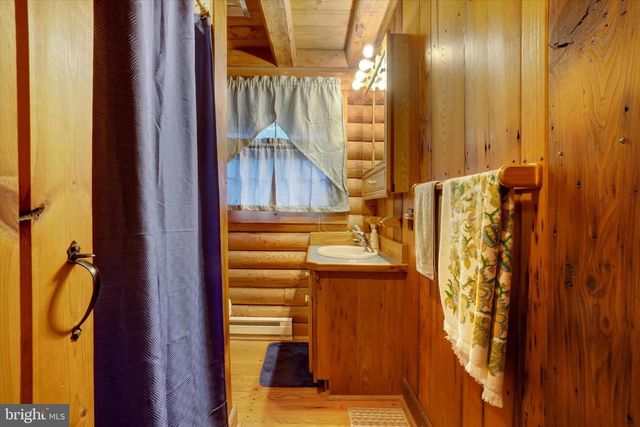 1067 HAMETOWN RD, Glen Rock, PA 17327