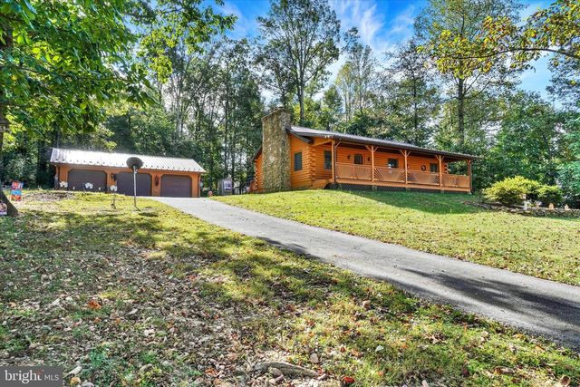 1067 HAMETOWN RD, Glen Rock, PA 17327