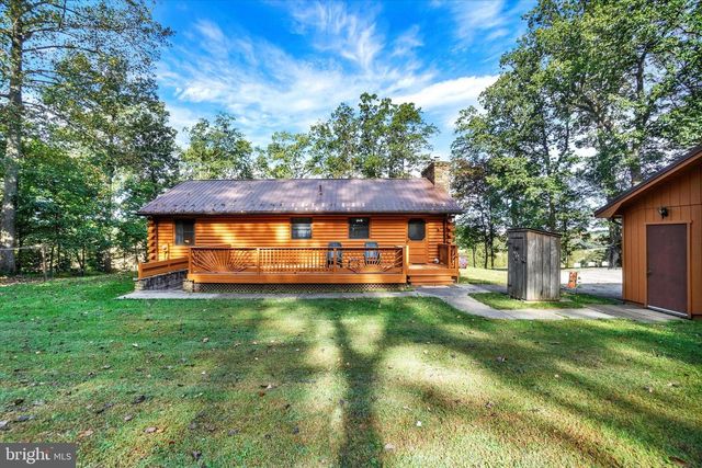 1067 HAMETOWN RD, Glen Rock, PA 17327