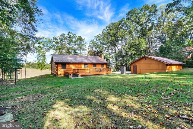 1067 HAMETOWN RD, Glen Rock, PA 17327