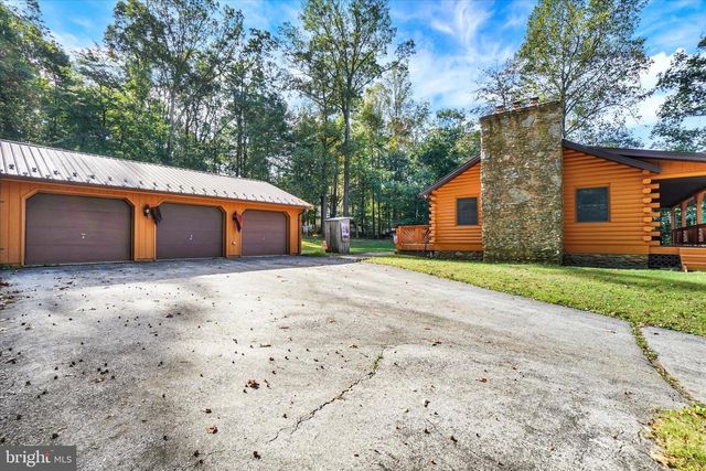 1067 HAMETOWN RD, Glen Rock, PA 17327