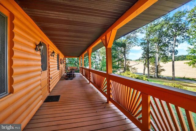 1067 HAMETOWN RD, Glen Rock, PA 17327