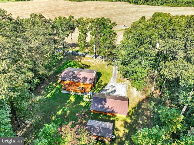 1067 HAMETOWN RD, Glen Rock, PA 17327