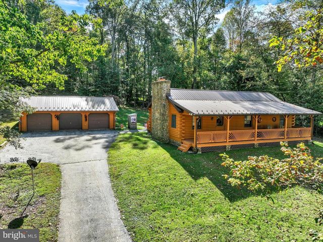 1067 HAMETOWN RD, Glen Rock, PA 17327