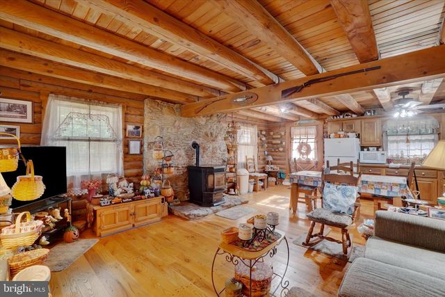 1067 HAMETOWN RD, Glen Rock, PA 17327