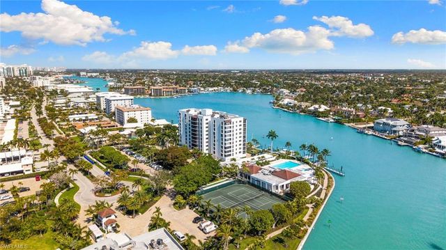 2400 Gulf Shore BLVD N 402, Naples, FL 34103