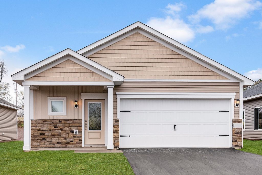 425 Redwood Street N, Cambridge, MN 55008