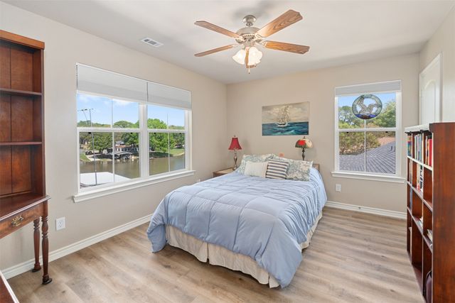 122 Redondo Drive, Gun Barrel City, TX 75156