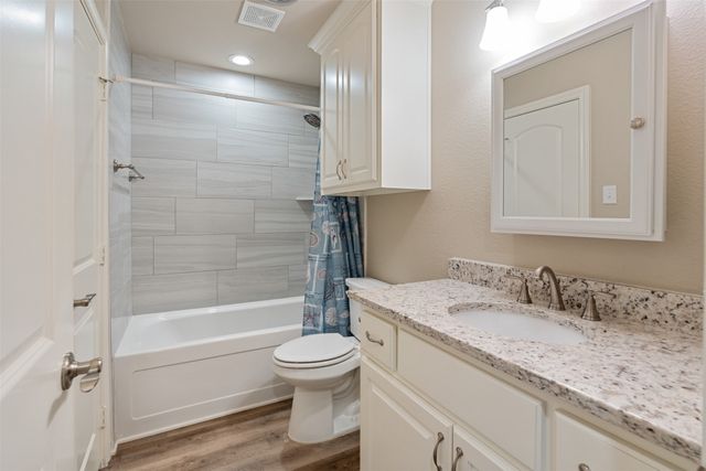 122 Redondo Drive, Gun Barrel City, TX 75156