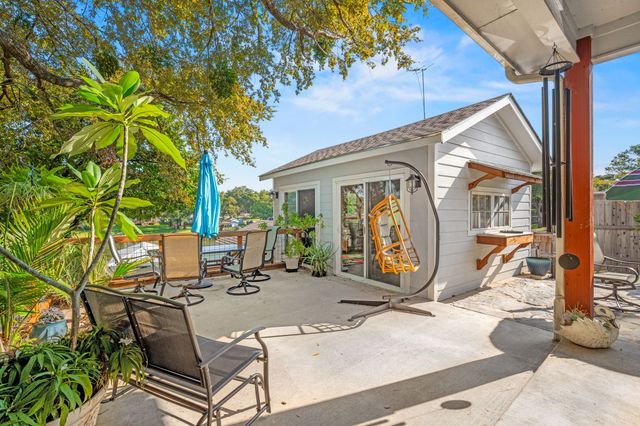 122 Redondo Drive, Gun Barrel City, TX 75156