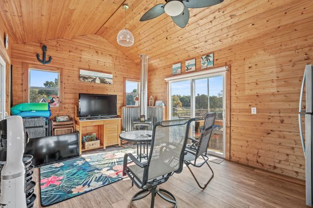 122 Redondo Drive, Gun Barrel City, TX 75156