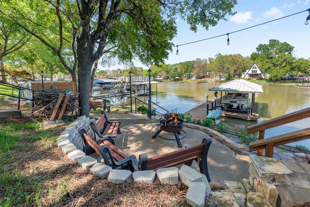 122 Redondo Drive, Gun Barrel City, TX 75156