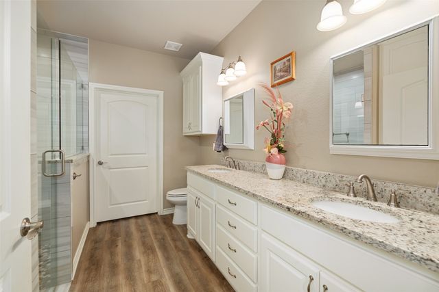 122 Redondo Drive, Gun Barrel City, TX 75156