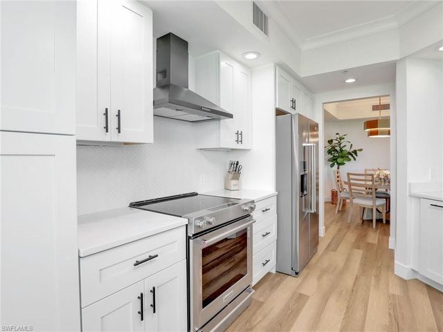 325 Dunes BLVD # 403, Naples, FL 34110