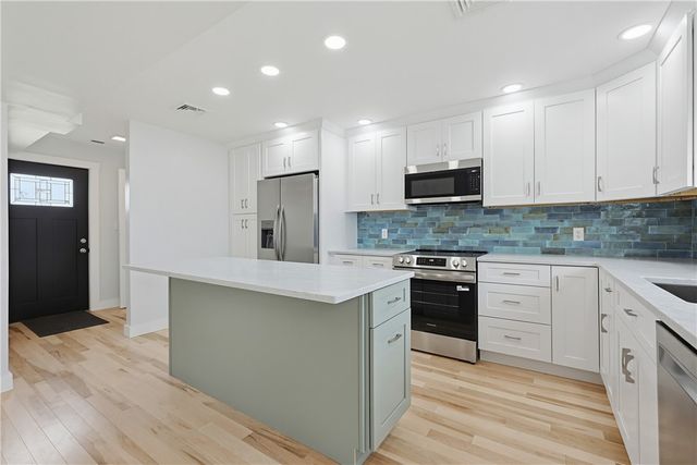 33 Jefferson Avenue, East Providence, RI 02915