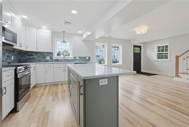 33 Jefferson Avenue, East Providence, RI 02915