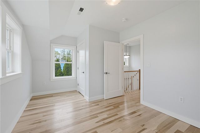 33 Jefferson Avenue, East Providence, RI 02915