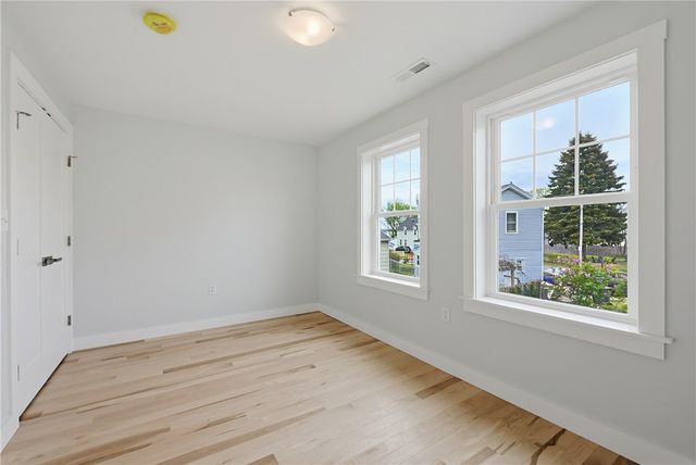 33 Jefferson Avenue, East Providence, RI 02915