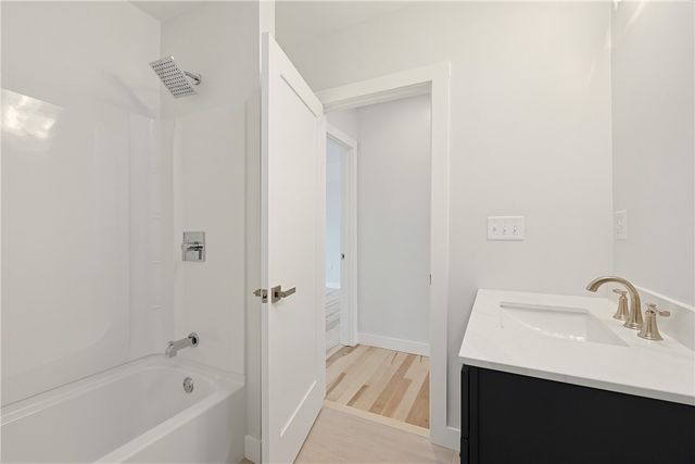 33 Jefferson Avenue, East Providence, RI 02915