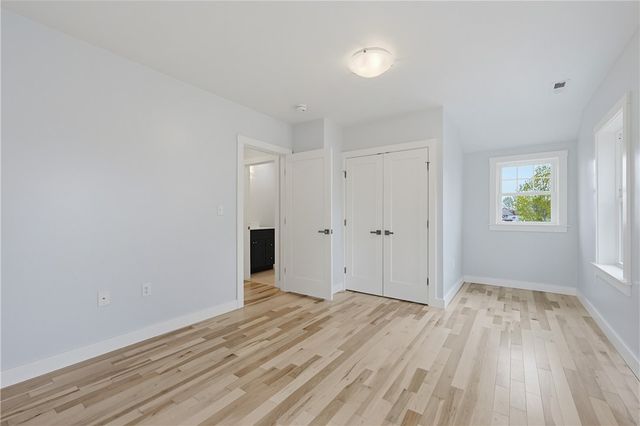 33 Jefferson Avenue, East Providence, RI 02915