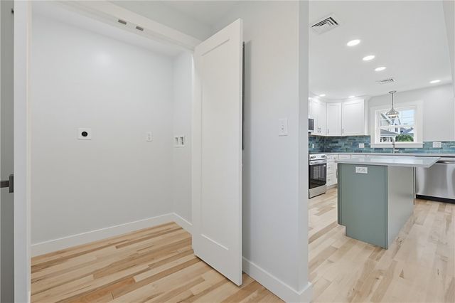33 Jefferson Avenue, East Providence, RI 02915