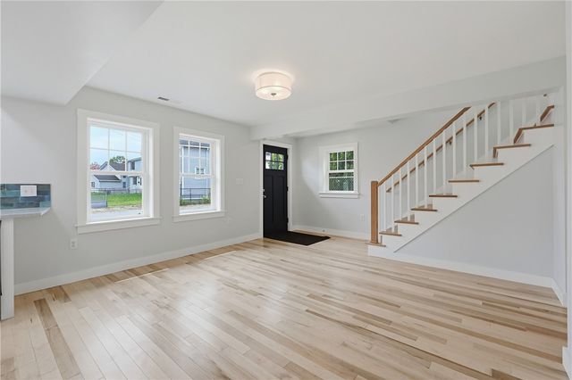 33 Jefferson Avenue, East Providence, RI 02915