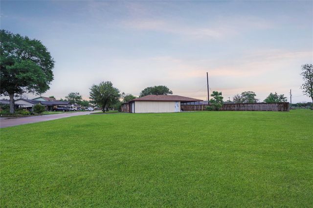 6302 Sioux Drive, Pasadena, TX 77503