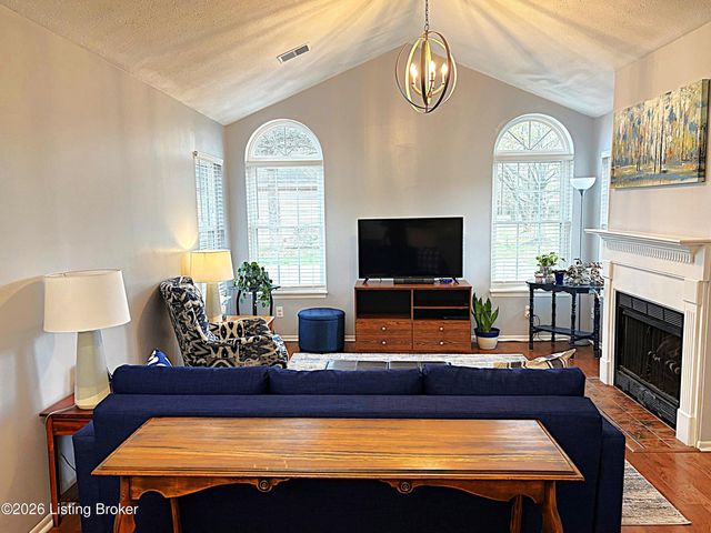 3214 Graystone Manor Pkwy, Louisville, KY 40241