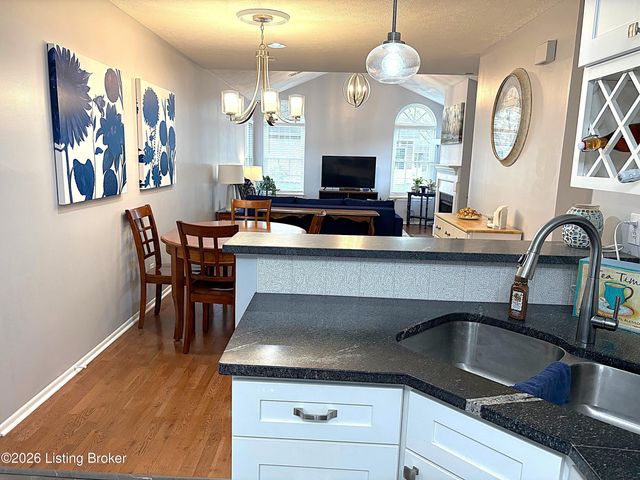 3214 Graystone Manor Pkwy, Louisville, KY 40241