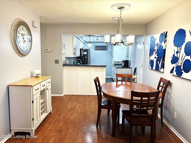 3214 Graystone Manor Pkwy, Louisville, KY 40241